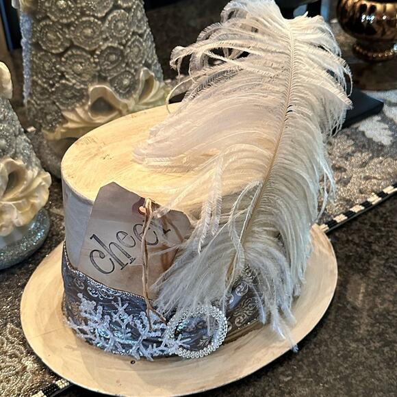 Etsy adorable handcrafted Cheer Christmas Top Hat Snowflake Ostrich Feather new - Picture 1 of 5
